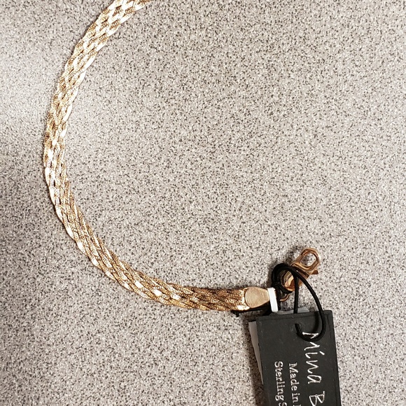 Bracelet - Picture 1 of 3